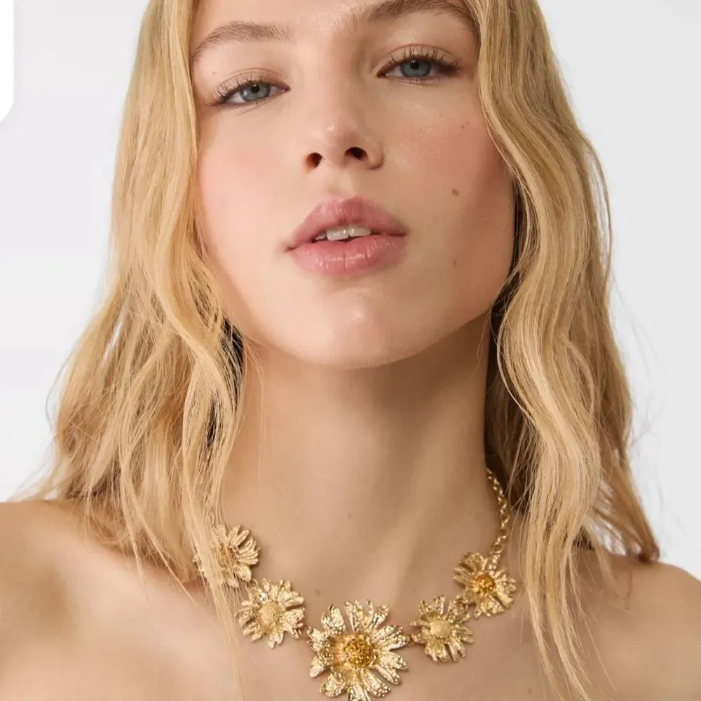 Gold Floral Necklace A1181